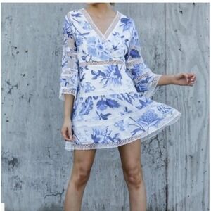 Entro "Time To‎ Bloom" Floral Lace Dress Size Medium Blue White